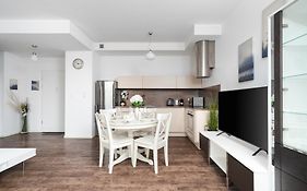 Golden Apartments Warsaw - Elegant City Stay, Kolejowa
